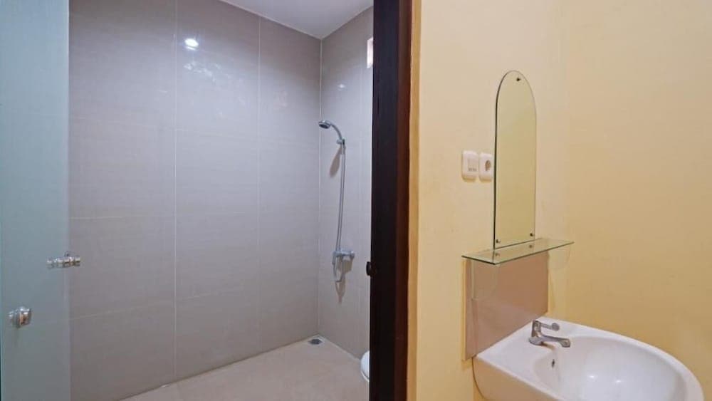 V Canggu Dormitory - photo 3