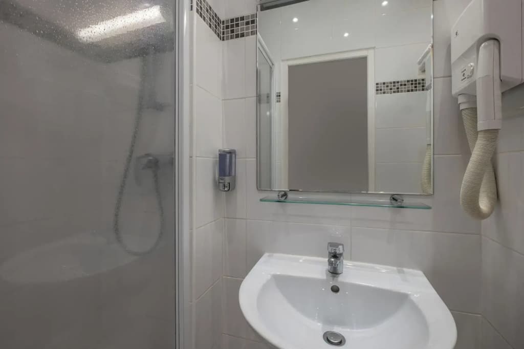 Hotel La Perle Montparnasse - photo 8