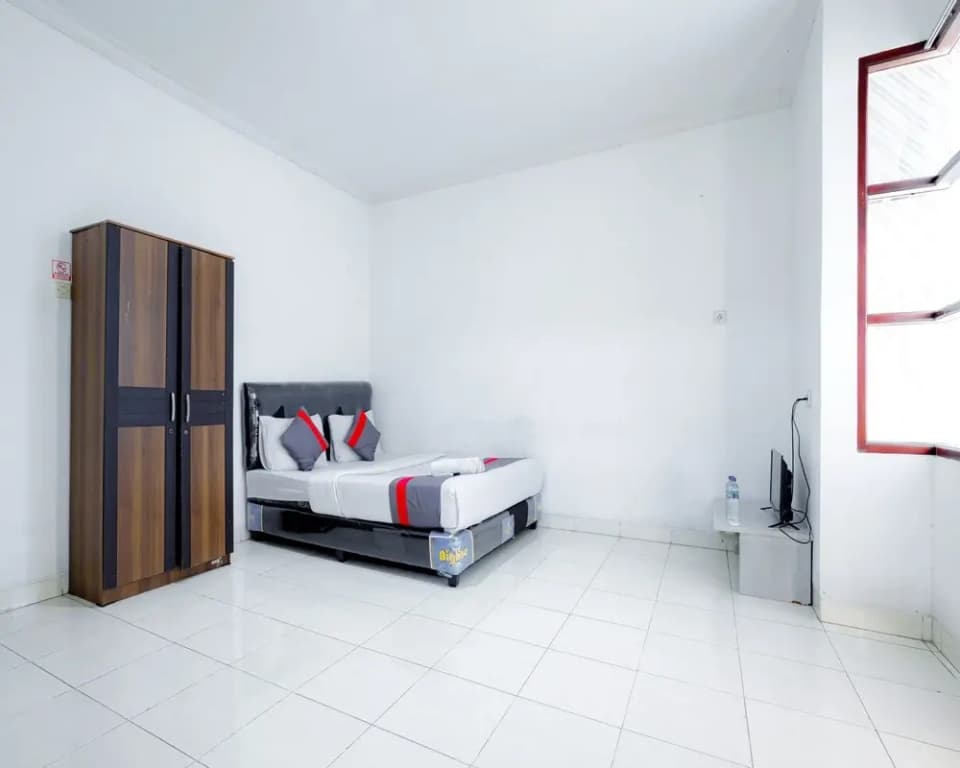 J&B Rooms Tomang Jakarta Mitra RedDoorz - photo 2