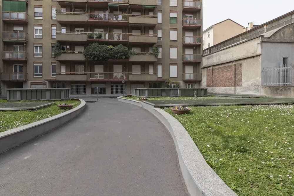 JOIVY Modern 2bed flat with balcony, 250m from M5 Foppa and M2 Sant'Agostino - photo 1
