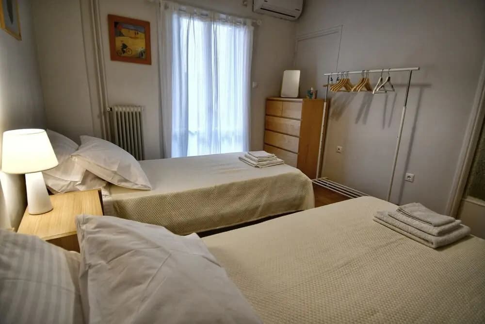 Top Koukaki Location 2 Bedrooms - photo 4