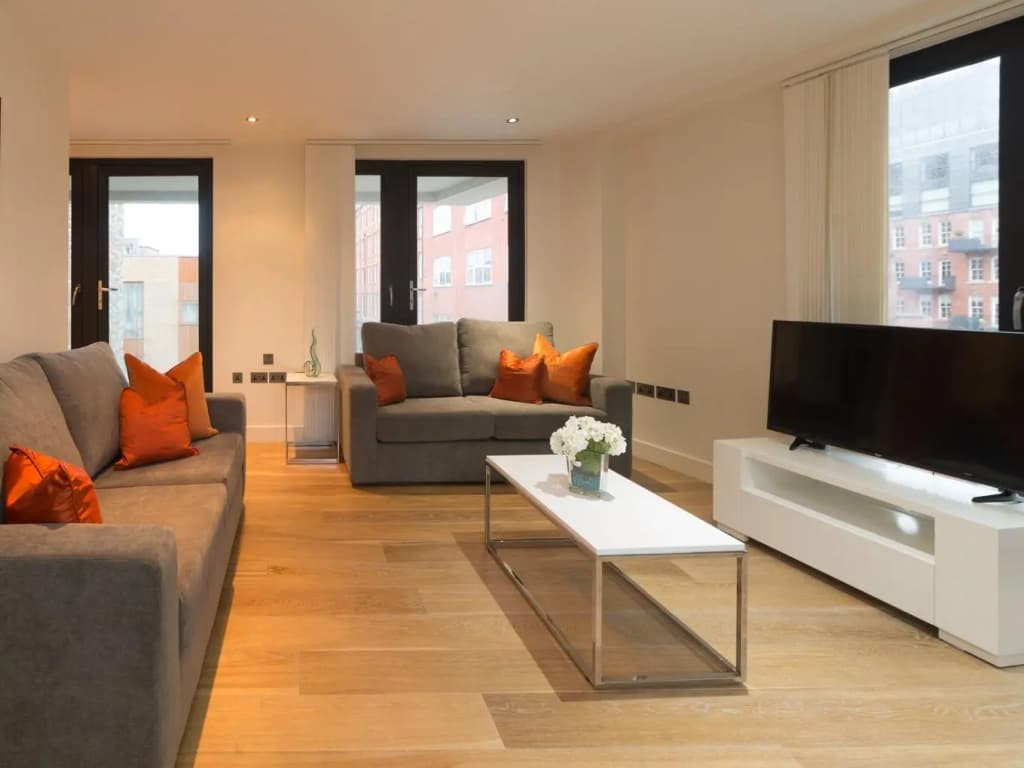 Central Tower Bridge Apartment - main photo