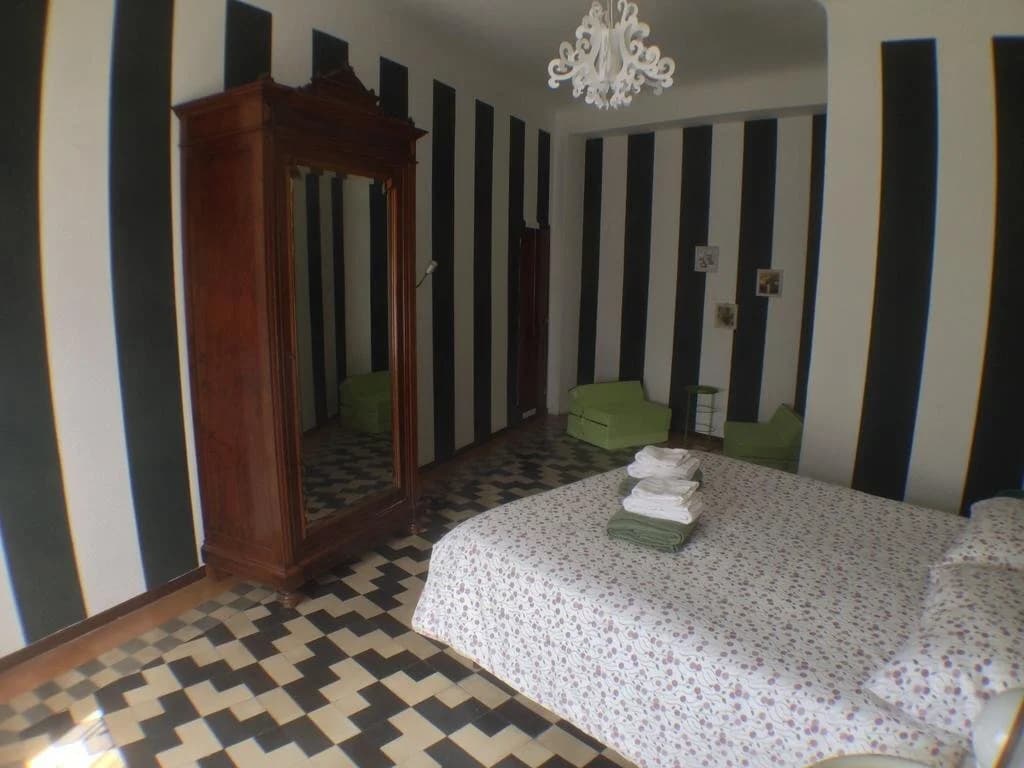Jan House - photo 2