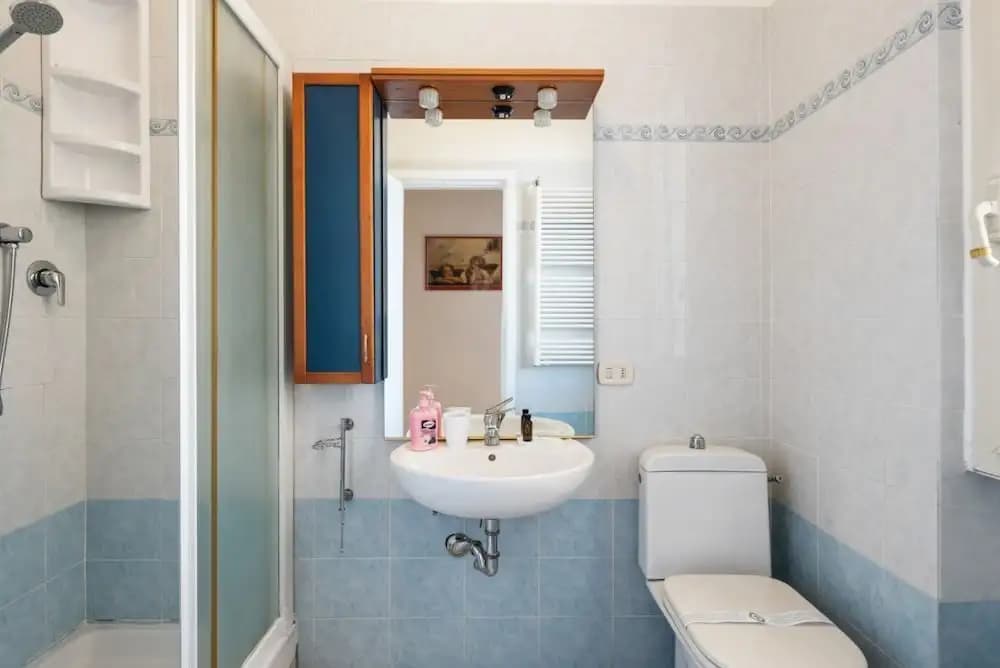Lulli Cozy Apartment with Balcony - photo 7