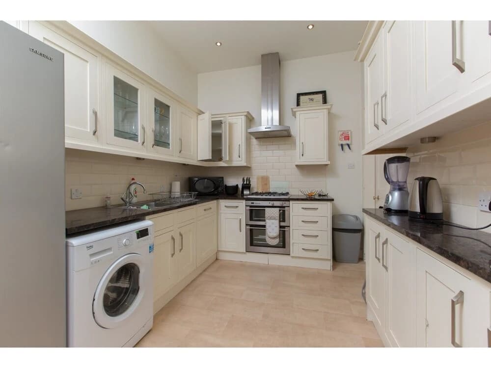 Spacious, Bright 5-br Flat for 10 in Edinburgh - photo 37