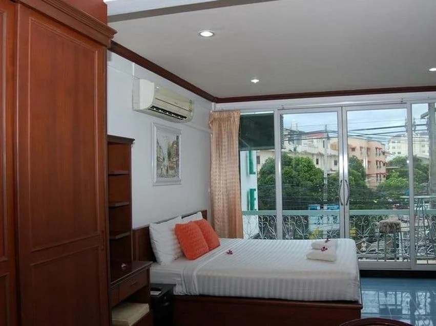 Green Hotel - photo 6
