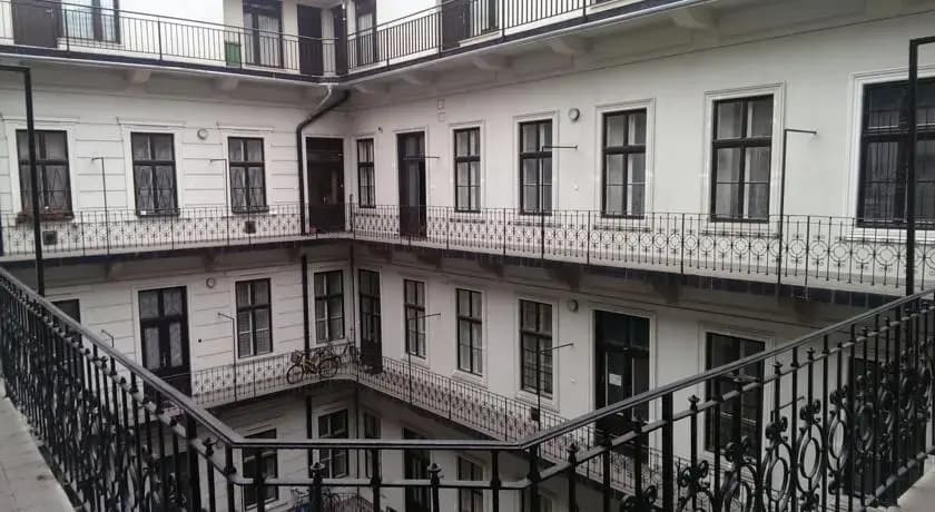 Lovely 2BD on Király street - photo 1