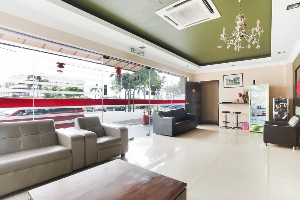 OYO 89518 Sejati Hotel - photo 2