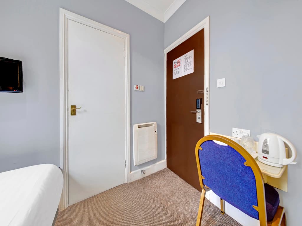 OYO Bostons Manor Hotel, Hanwell London - photo 5
