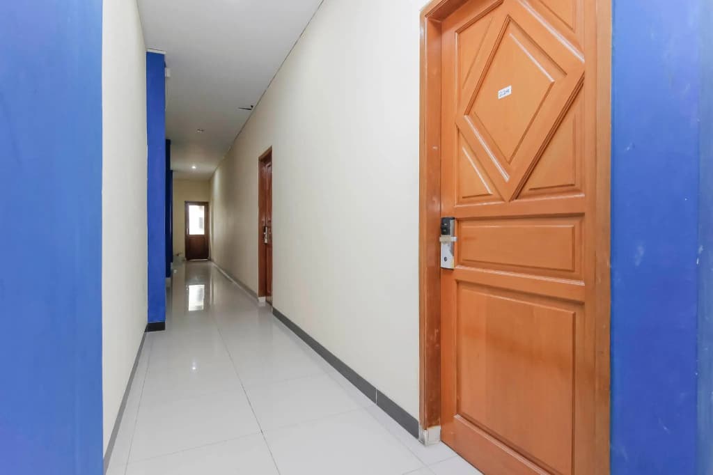 RedDoorz Plus @ Jalan Pemuda Jakarta - photo 13