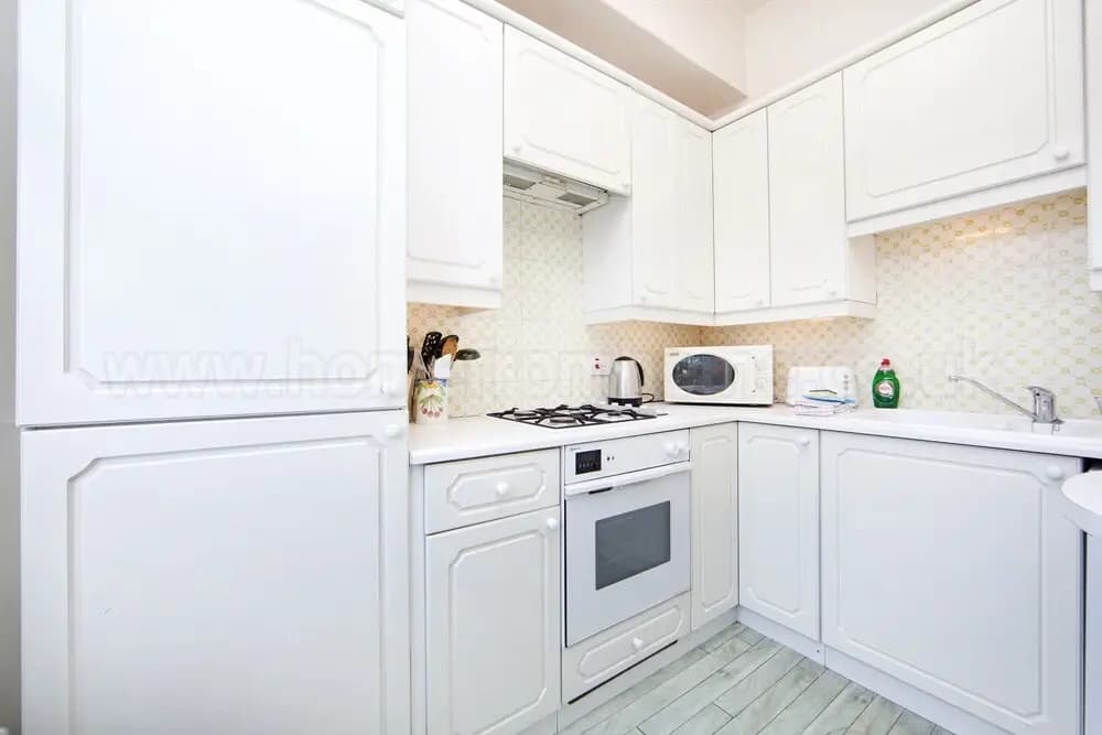 Brunswick Gardens - Cosy Apartment in a Cherry Tree Lined Street- Notting Hill - photo 10