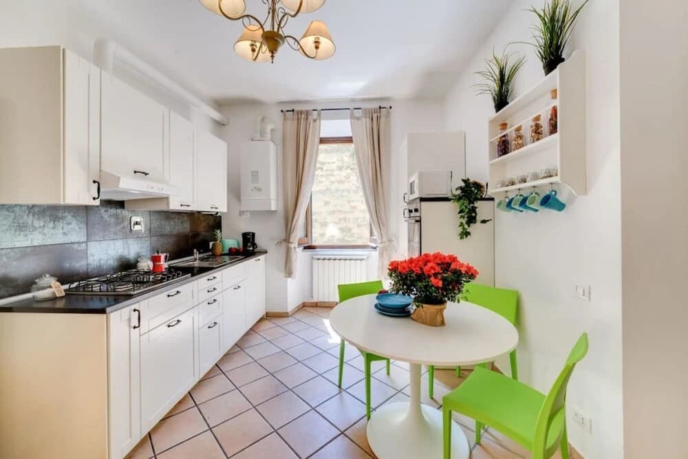 Modern & Charming 3 bed Flat in Central Location - photo 14