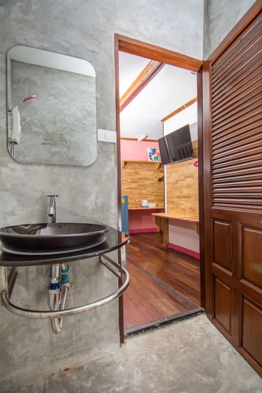 Central Guesthouse - photo 9