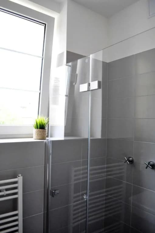 Central-Modern-Apartment - photo 13