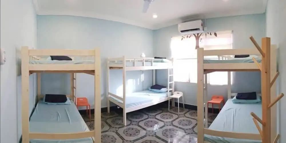 Red Eagle Bagpacker Hostel - photo 7