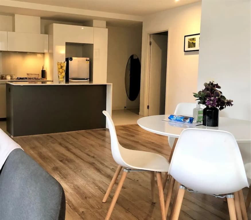 ReadySet Apartments on Spencer - photo 3