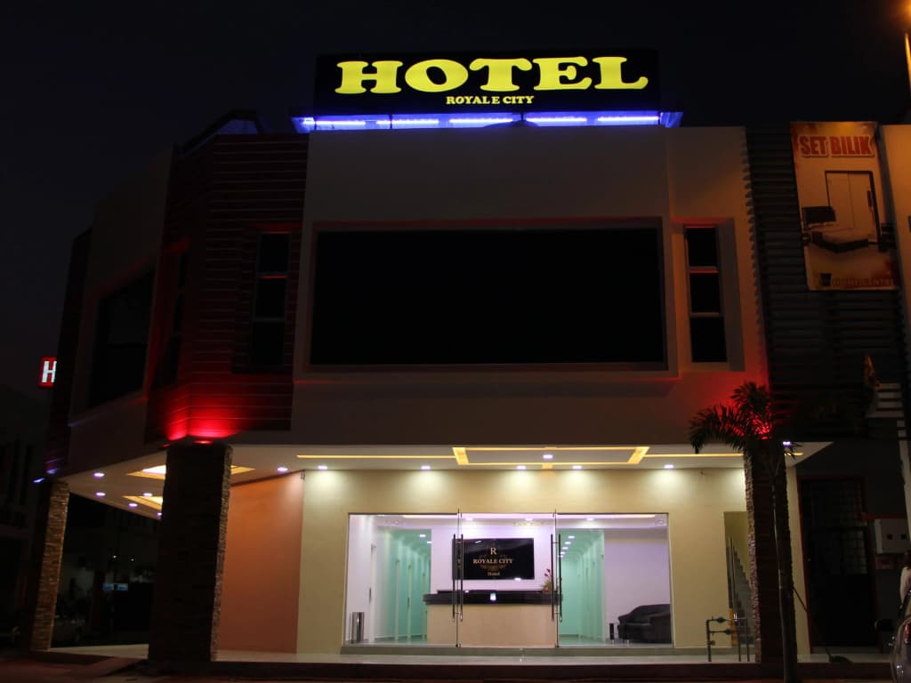 Royale City Hotel - photo 1