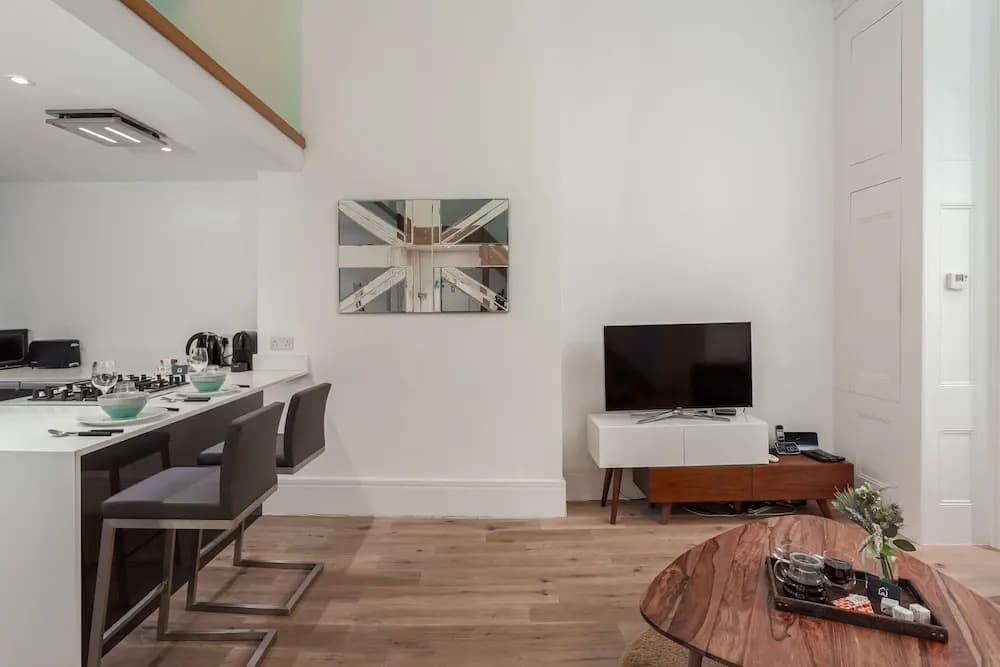 Spacious Canfield Gardens Studio - photo 16
