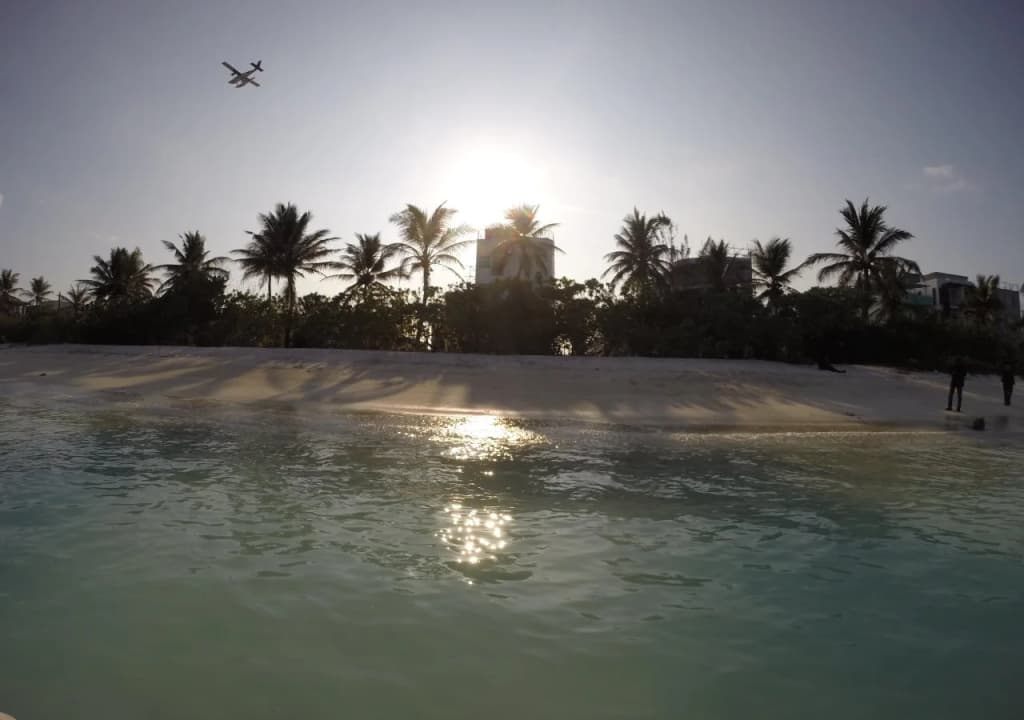 Airport Beach Hotel - photo 14