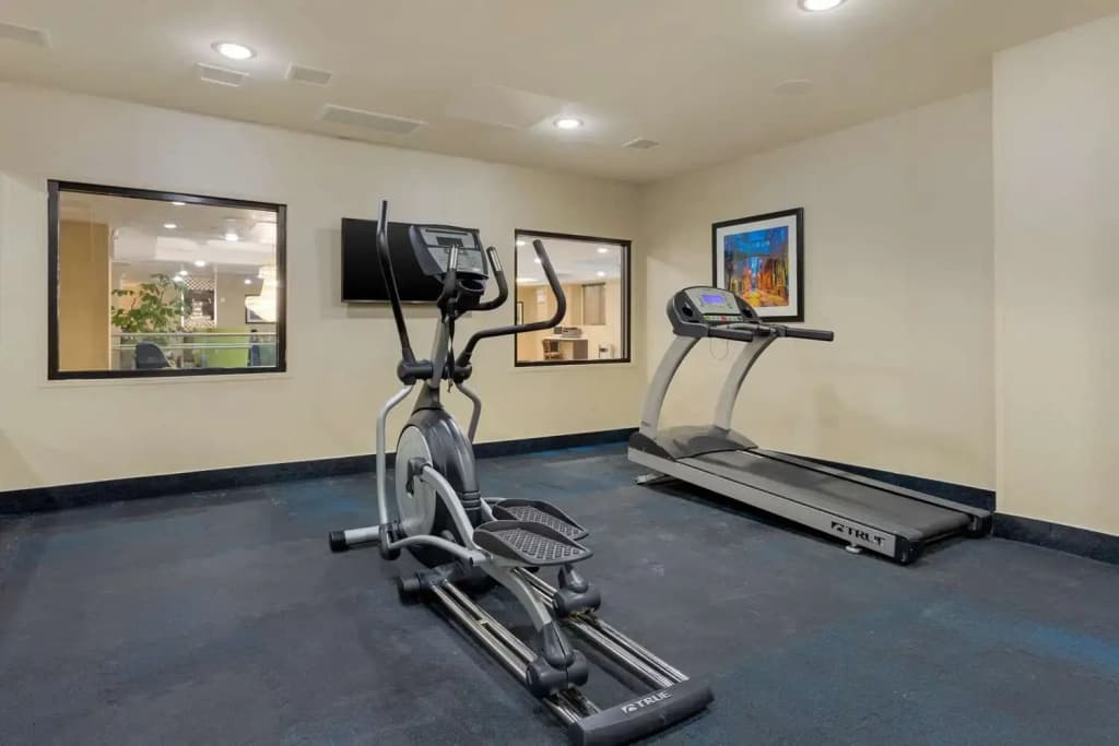 Comfort Inn & Suites near JFK Air Train - photo 14