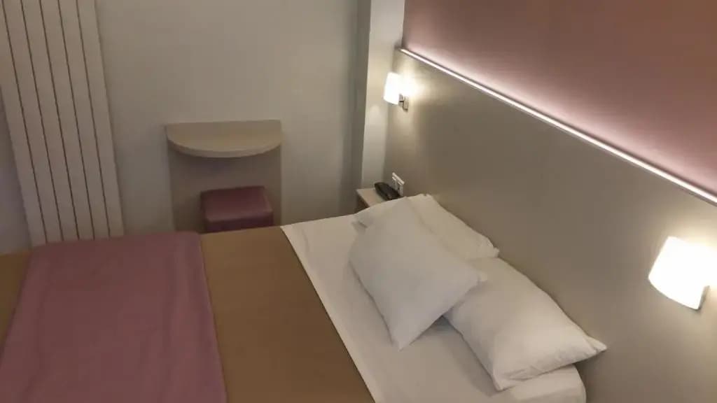 Modern Hotel - photo 3