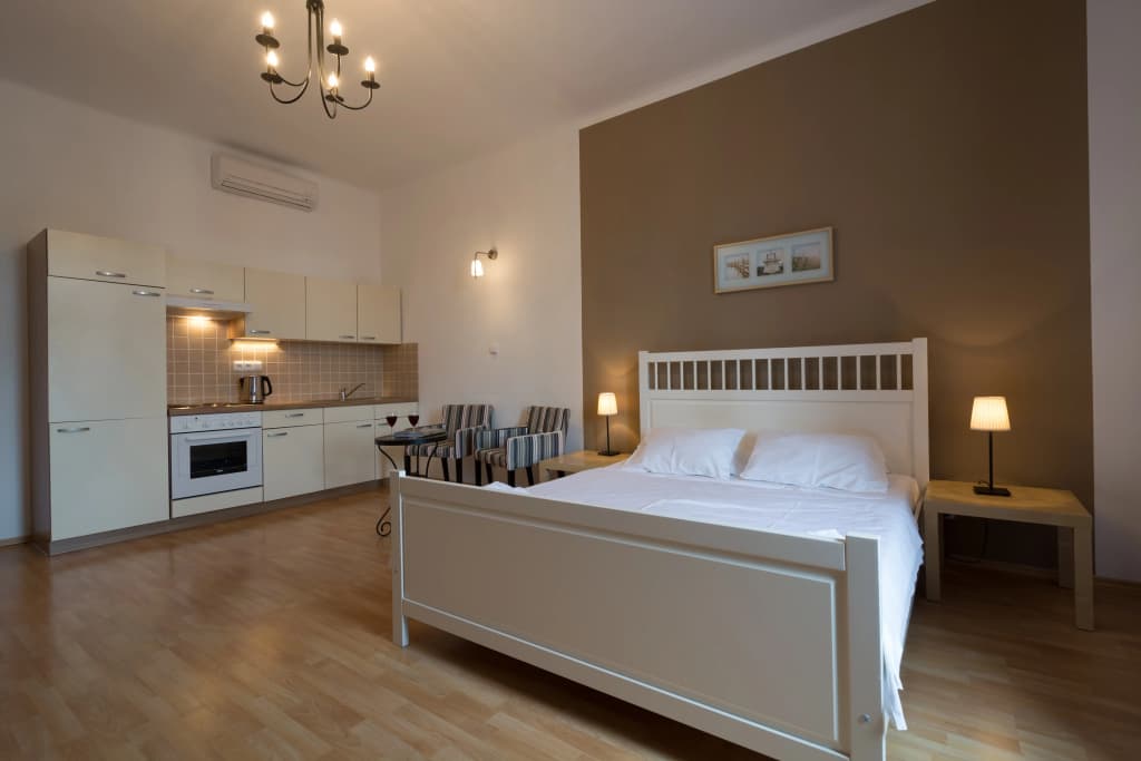 Royal Road Residence - photo 2