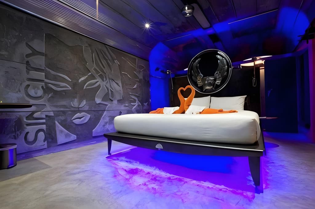 Nicky's Handlebar Hotel - photo 25