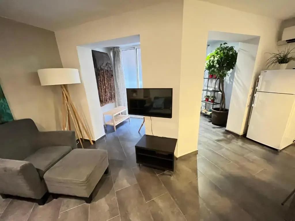 Gorgeous Apartment In Downtown - photo 5