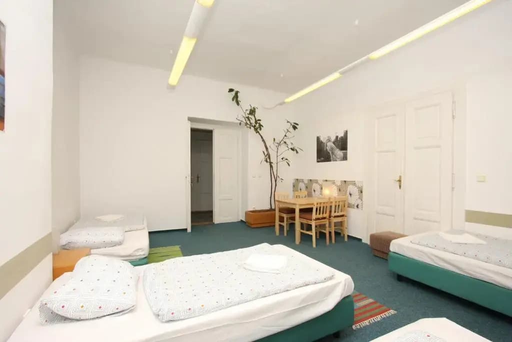 Charles Square Hostel - photo 3