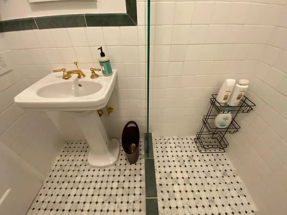 Gorgeous Studio in Beverly Boulevard! Sleeps 4! - photo 8