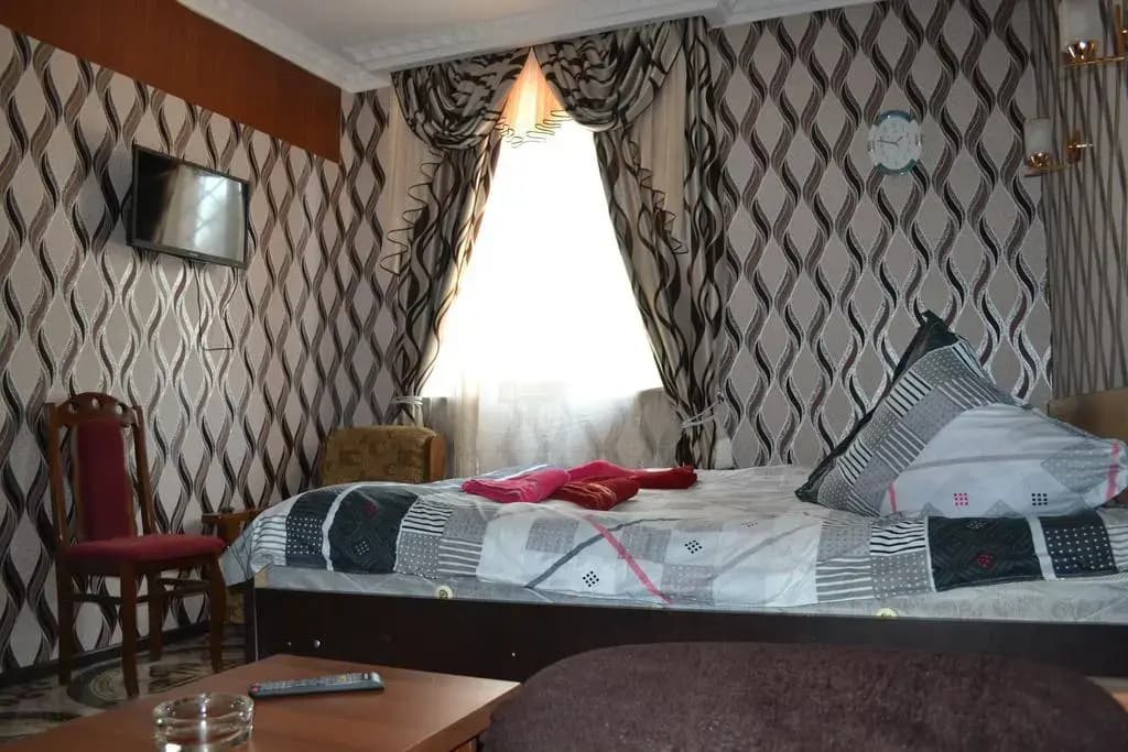 Orange Inn - photo 3