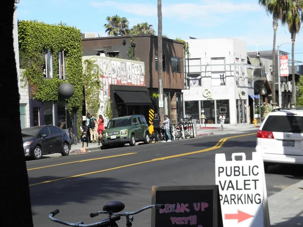Abbot Kinney Apartment - photo 13