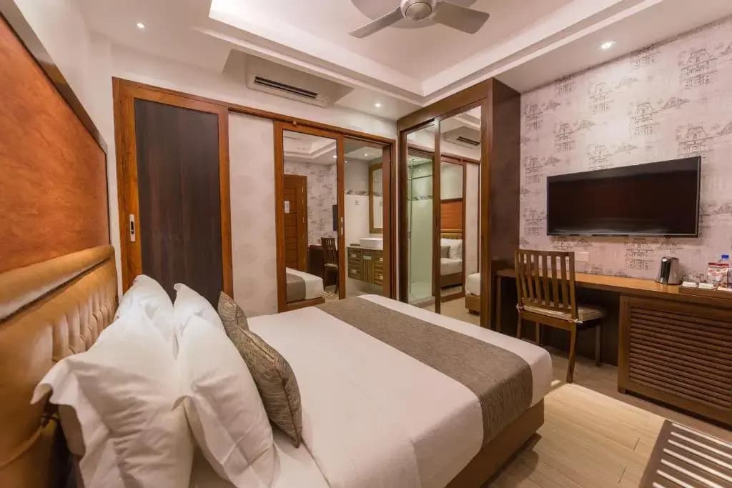 Samann Host Hotel - photo 1