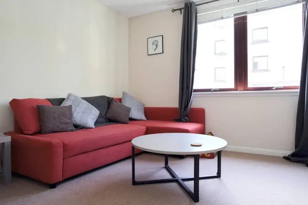 2 Bedroom Canalside Apartment - photo 2