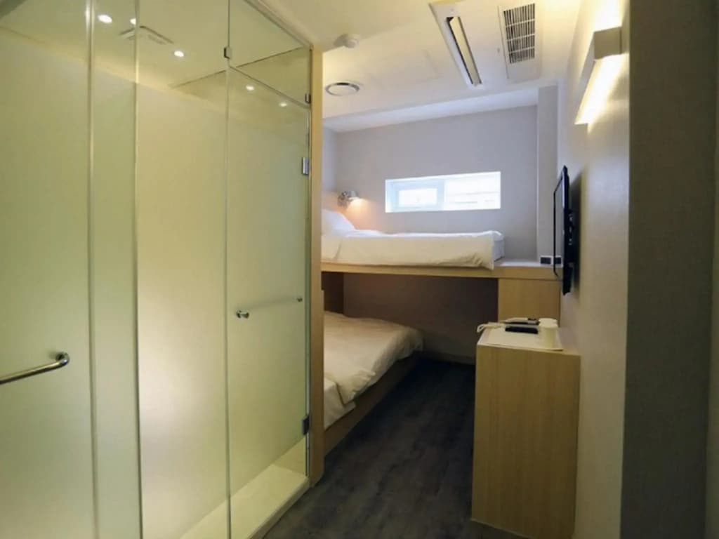 Hotel 8 Hours - photo 1