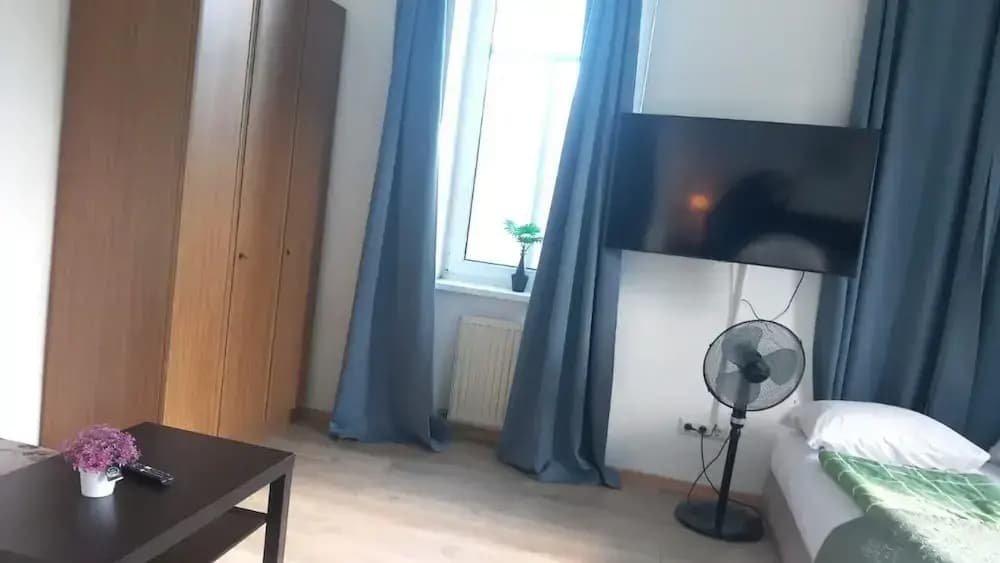 Cozy Room Shared Apt Millennium Tower - photo 27