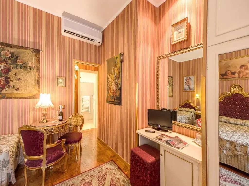 Domus Colosseo Hotel - photo 15