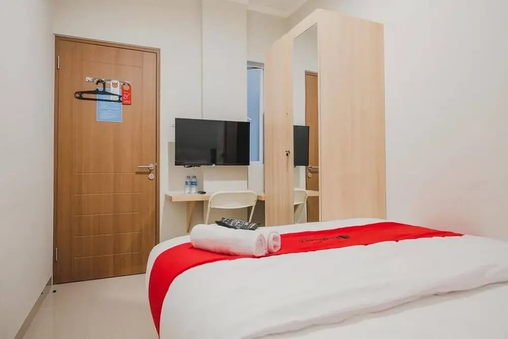 Kost M25 Hostel by Reddoorz - photo 4