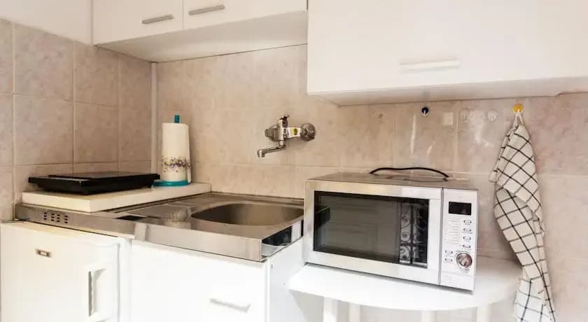 Oktogon Studio Apartment - photo 2