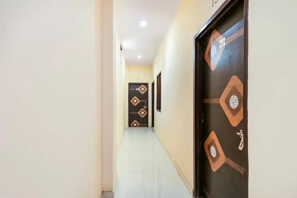 OYO 69443 Vision Rooms - photo 3
