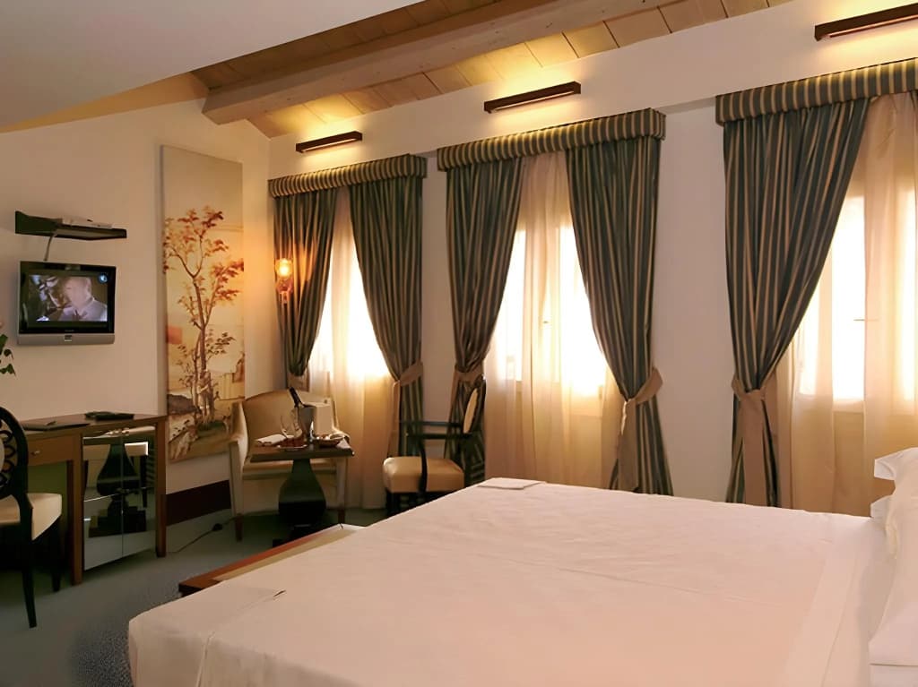 Hotel Dei Dragomanni - photo 27