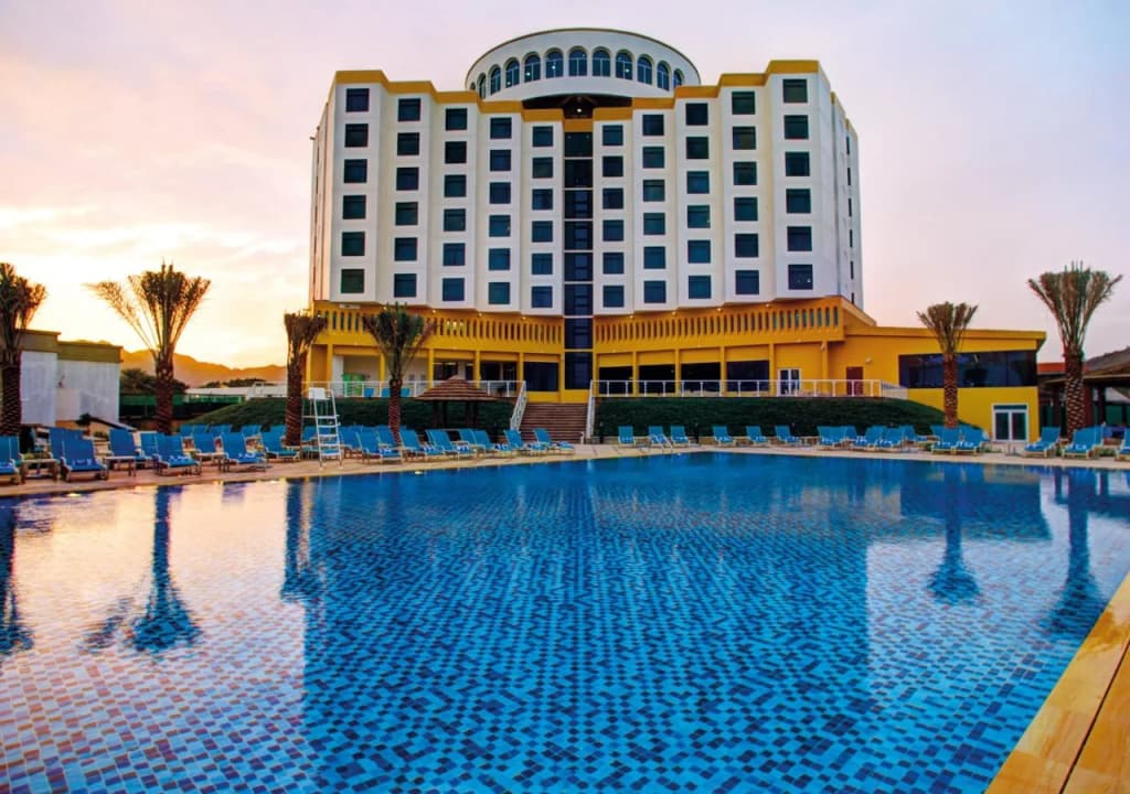 Oceanic Khorfakkan Resort And Spa - photo 2
