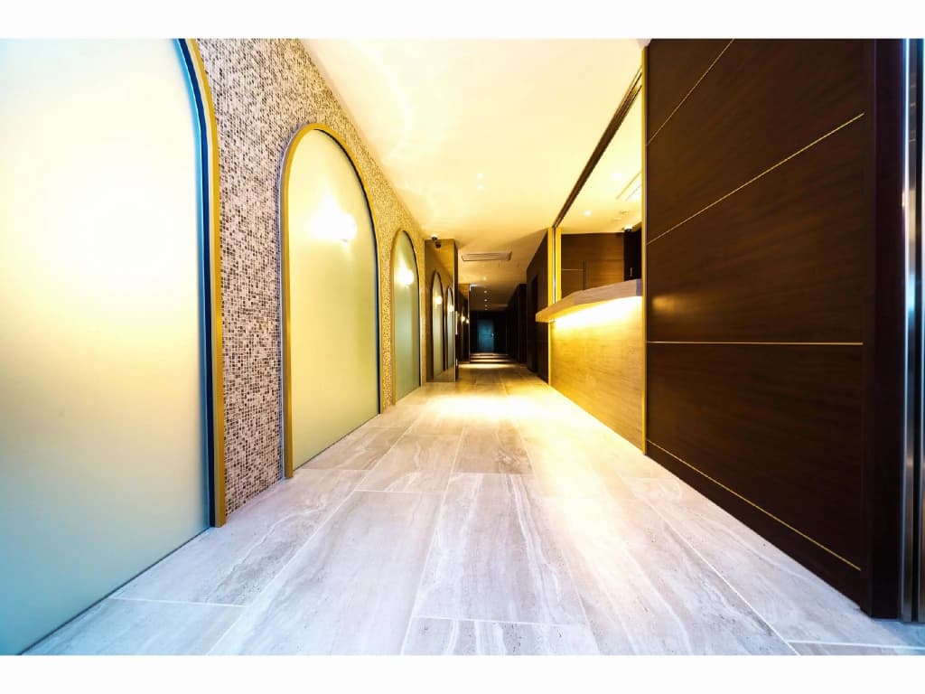 Shinsaibashi Crystal Hotel - photo 10