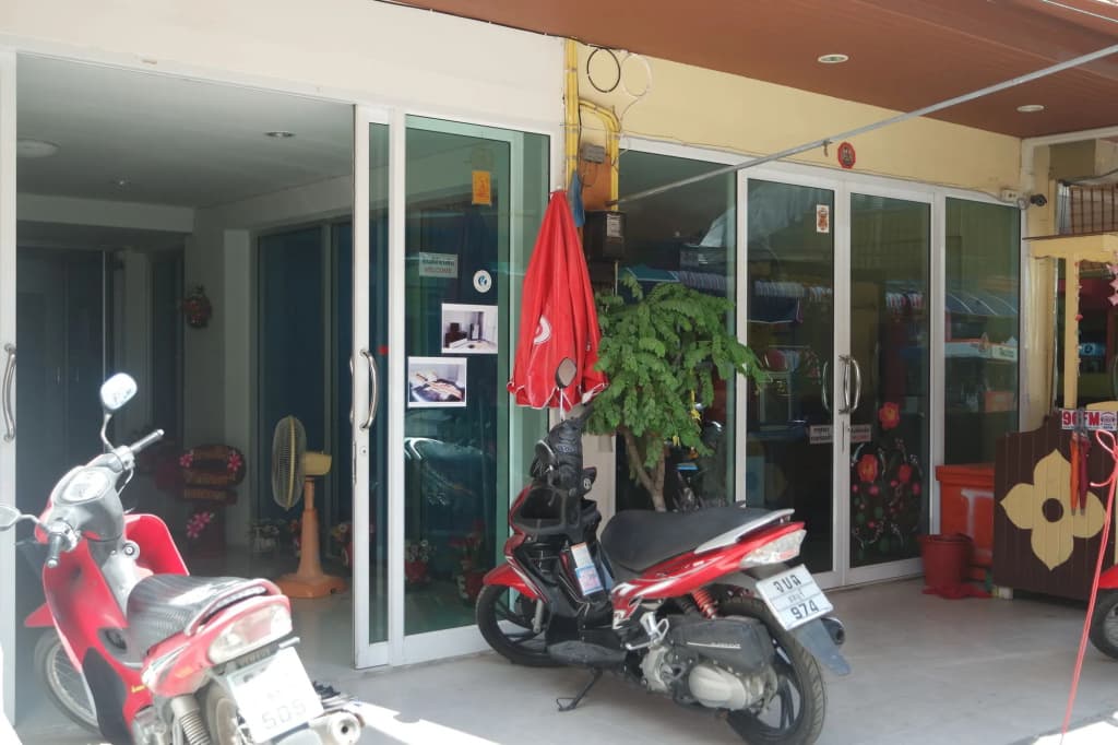 OYO 75414 KJS Pattaya - photo 11