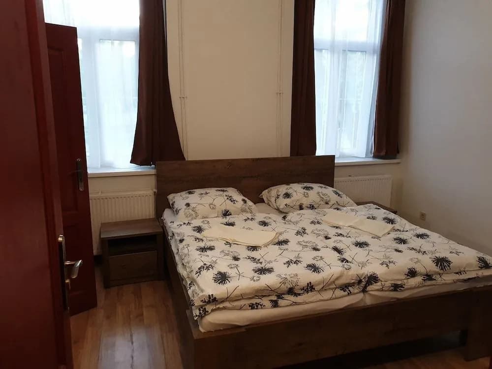 Guest House Orczy Park - photo 4
