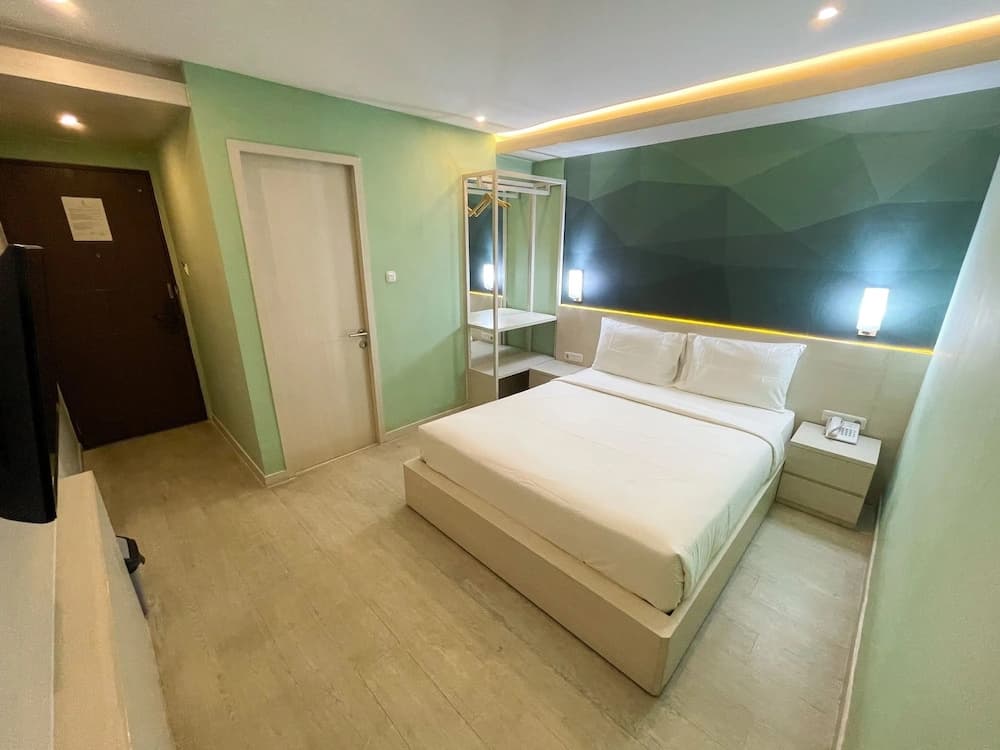 Leaf Hotel - photo 2