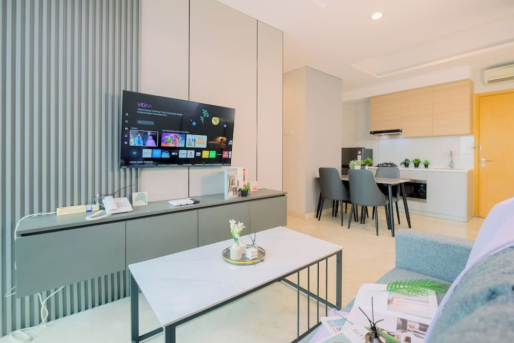 Tranquil Designed 2Br At Capitol Suites Apartment - photo 7