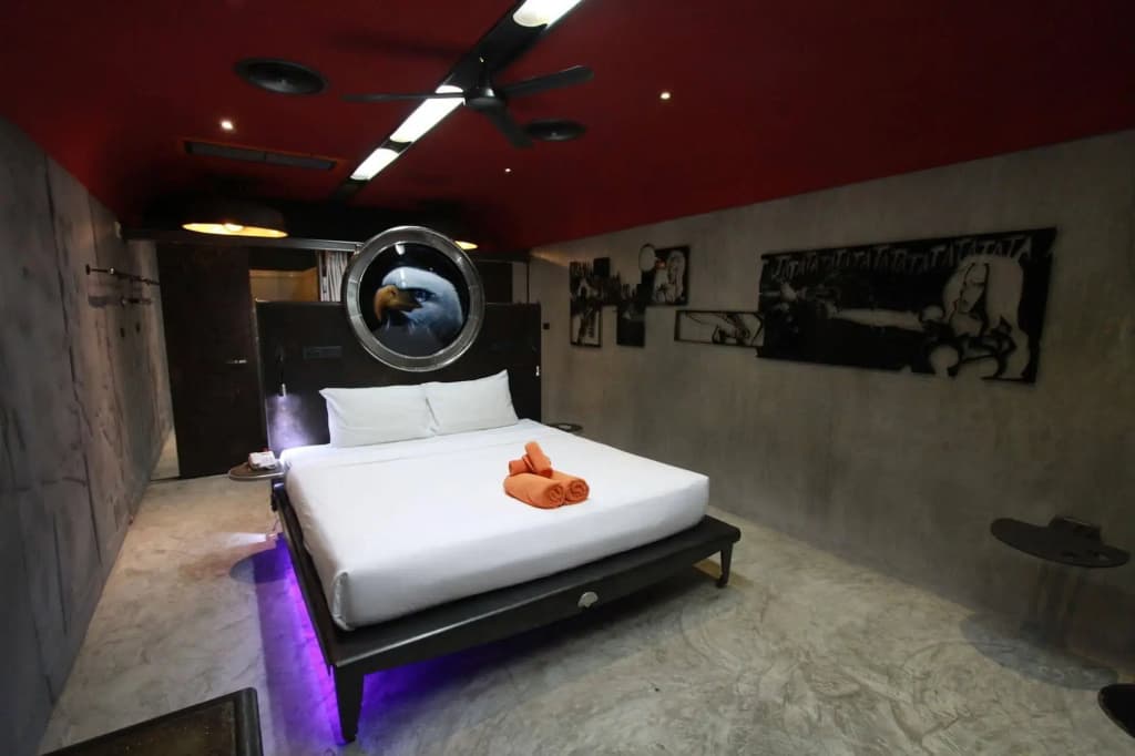 Nicky's Handlebar Hotel - photo 6
