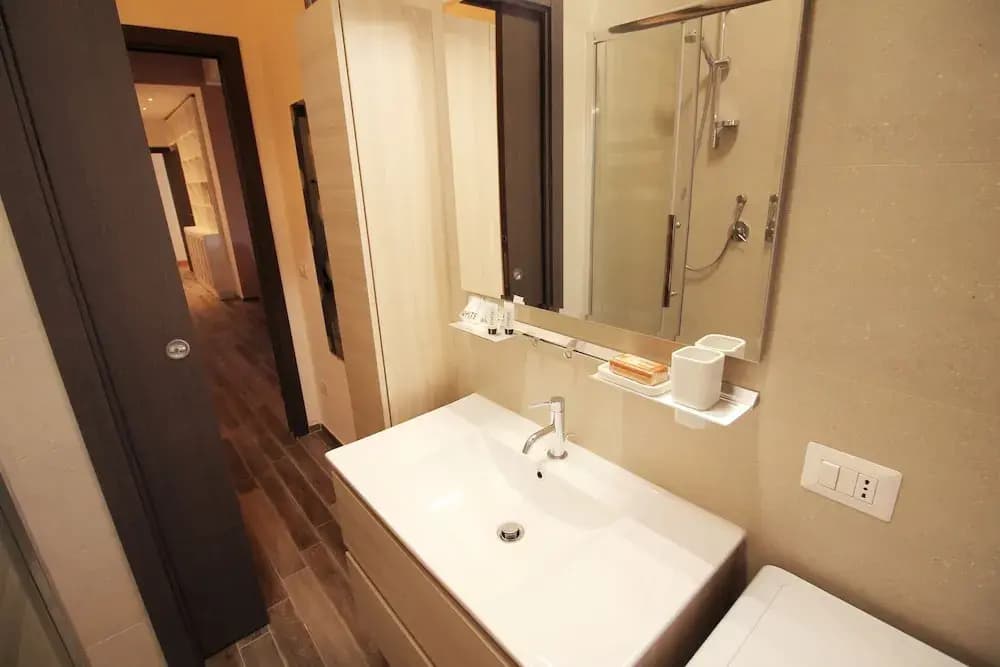 Large 3BR Eur Apartment - photo 9