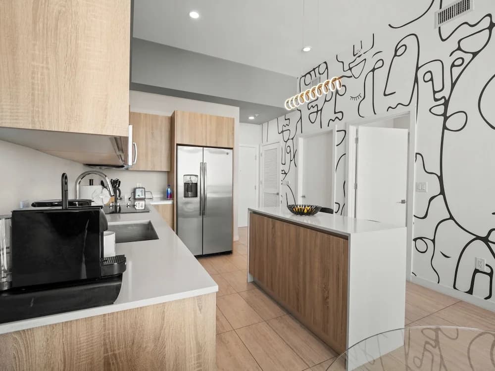 Modern Condo in Design District - photo 28